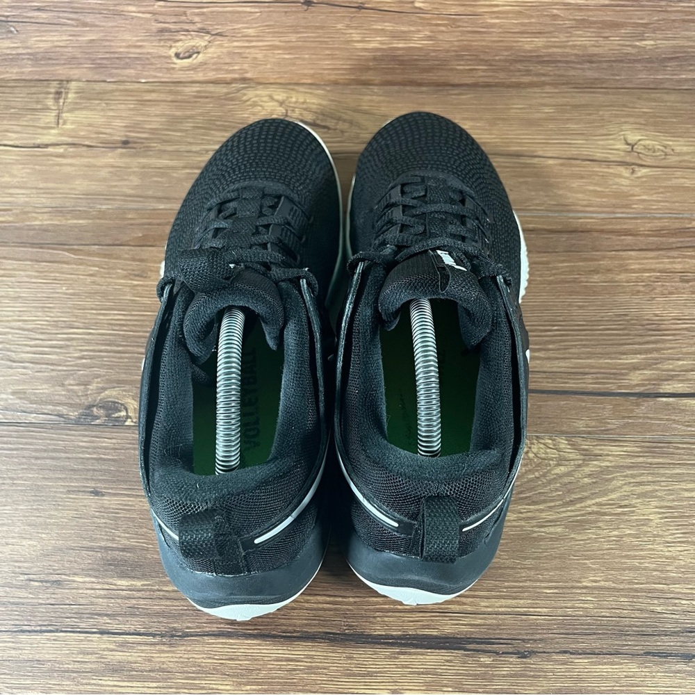 Nike Black and White Athletic Shoes - Picture 5 of 11